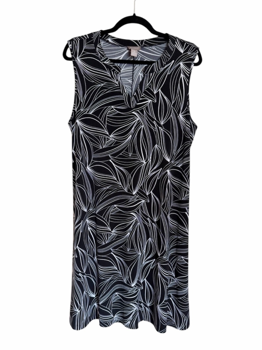 Chico's Black White Leaf Print Sleeveless V Neck A line Dress. Size Large. - Picture 2 of 6